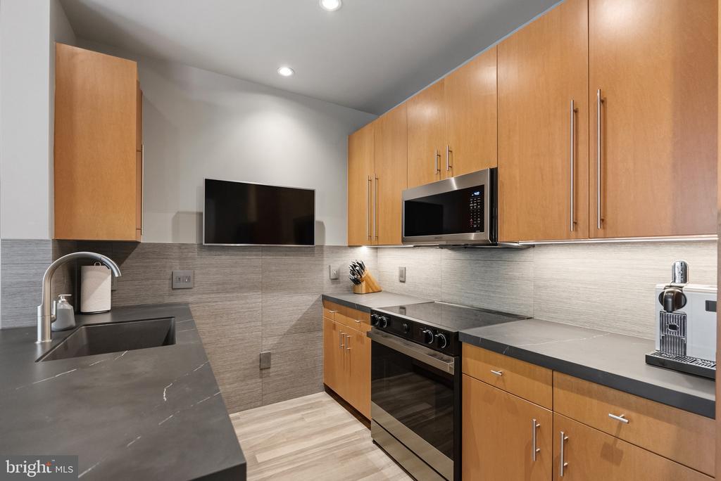 520 JOHN CARLYLE STREET Unit: 107