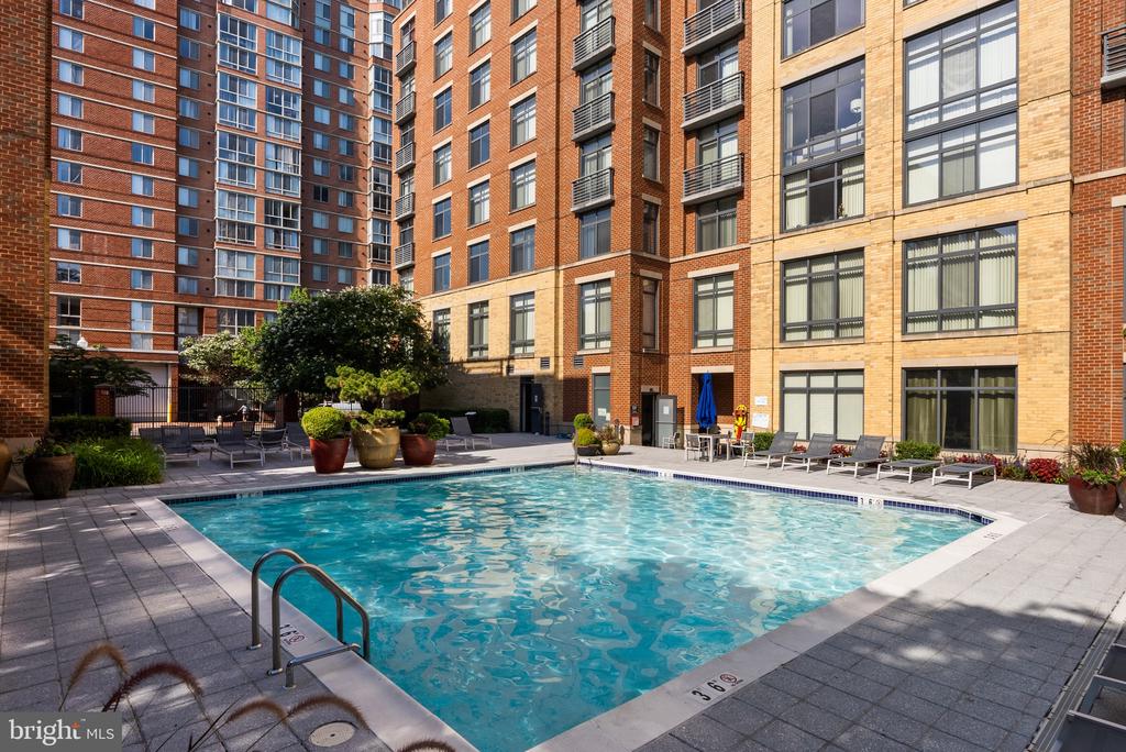 520 JOHN CARLYLE STREET Unit: 107