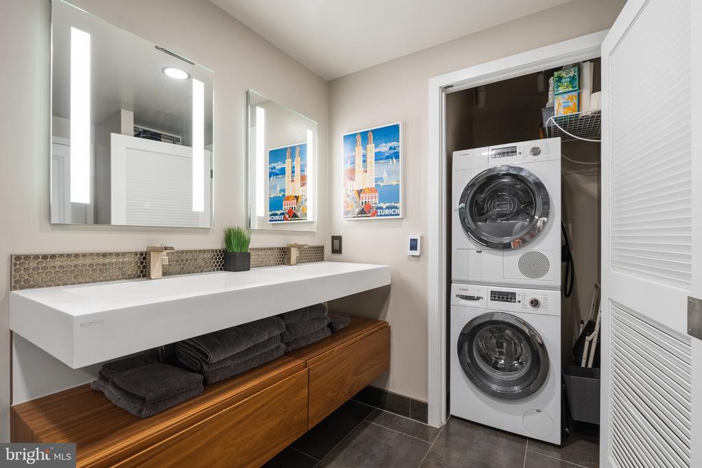 520 JOHN CARLYLE STREET Unit: 107