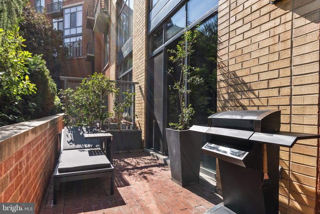 520 JOHN CARLYLE STREET Unit: 107