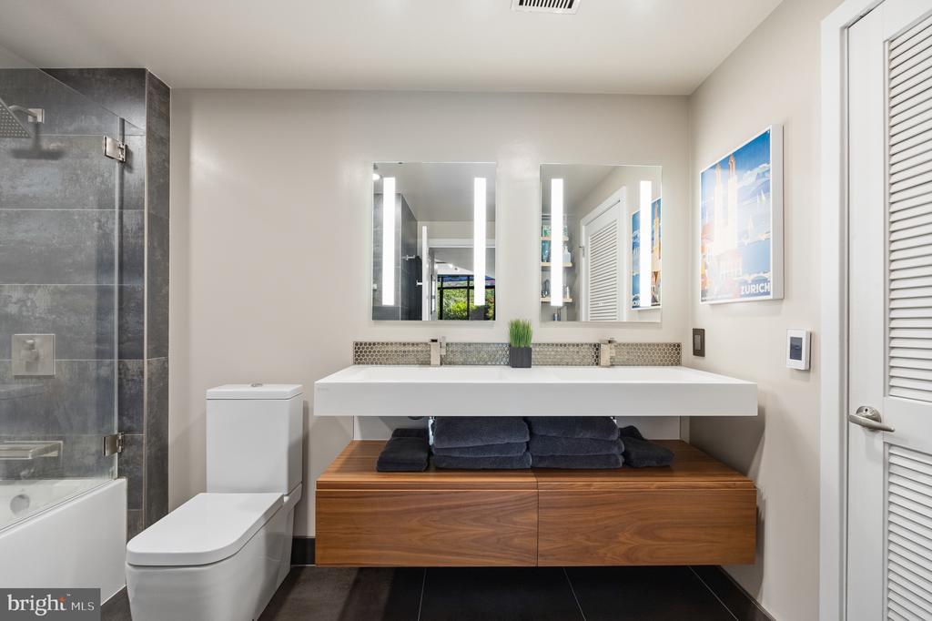 520 JOHN CARLYLE STREET Unit: 107