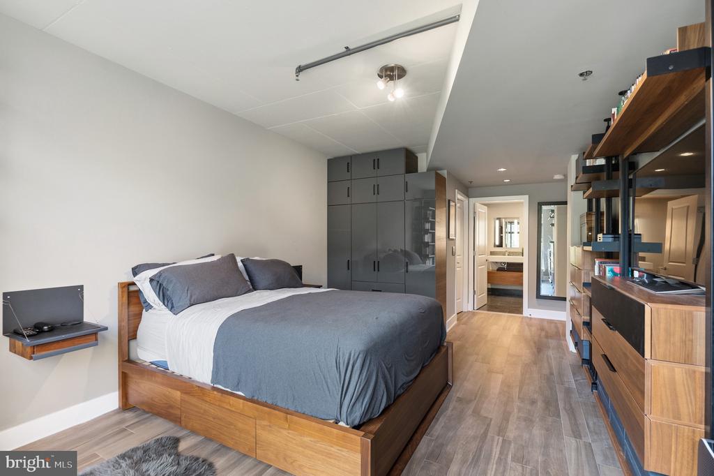 520 JOHN CARLYLE STREET Unit: 107