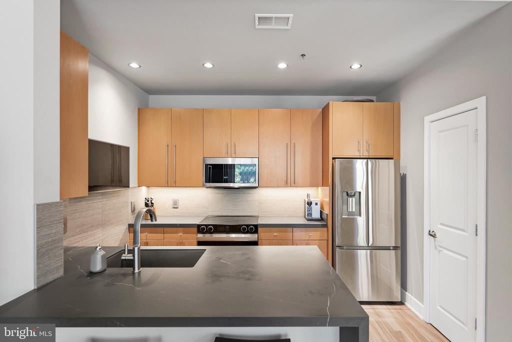 520 JOHN CARLYLE STREET Unit: 107