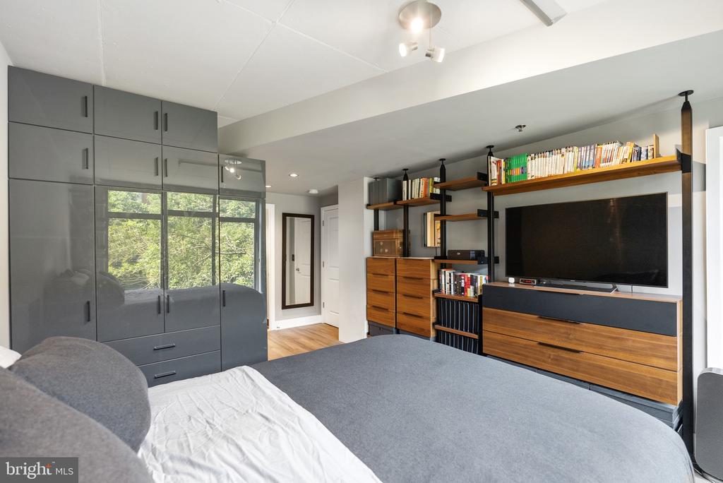 520 JOHN CARLYLE STREET Unit: 107