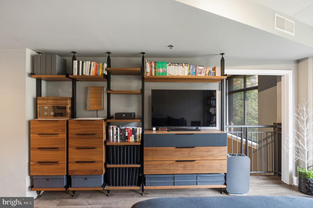520 JOHN CARLYLE STREET Unit: 107