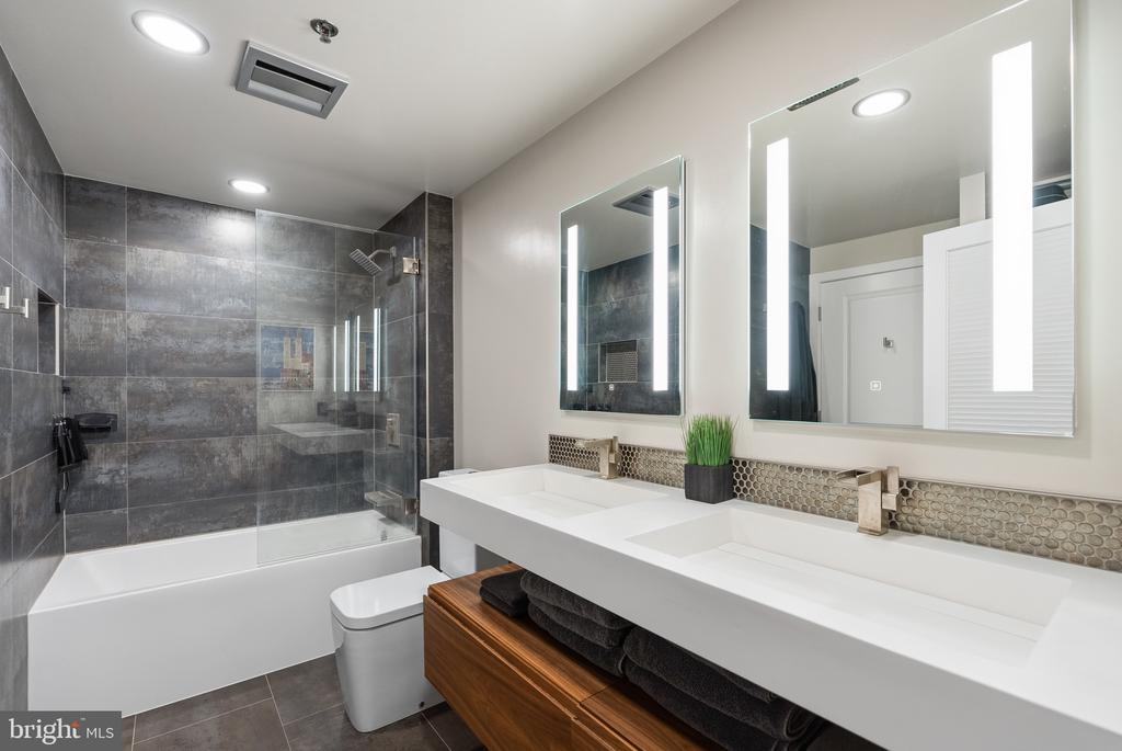 520 JOHN CARLYLE STREET Unit: 107