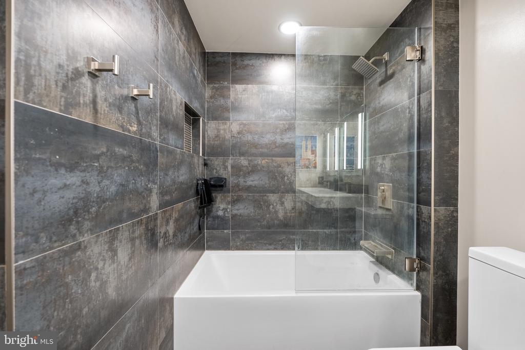 520 JOHN CARLYLE STREET Unit: 107