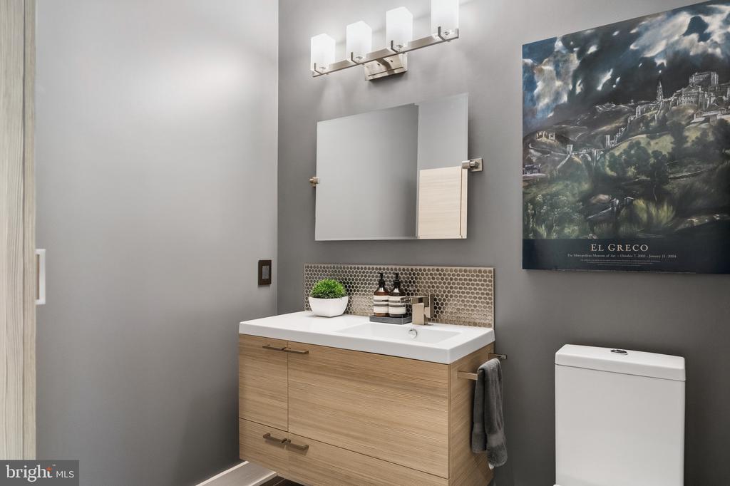 520 JOHN CARLYLE STREET Unit: 107