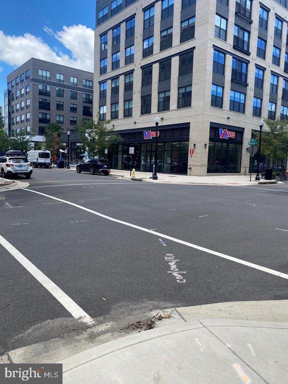 801 N PITT STREET Unit: 220