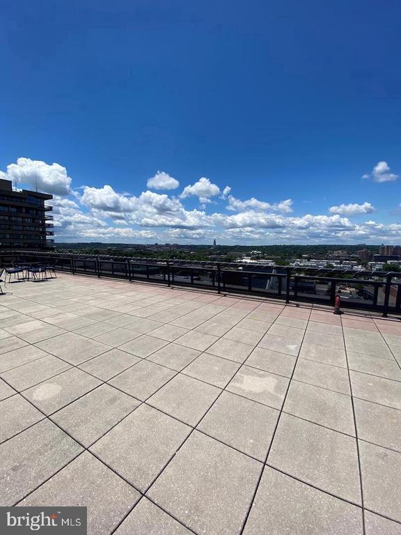 801 N PITT STREET Unit: 220