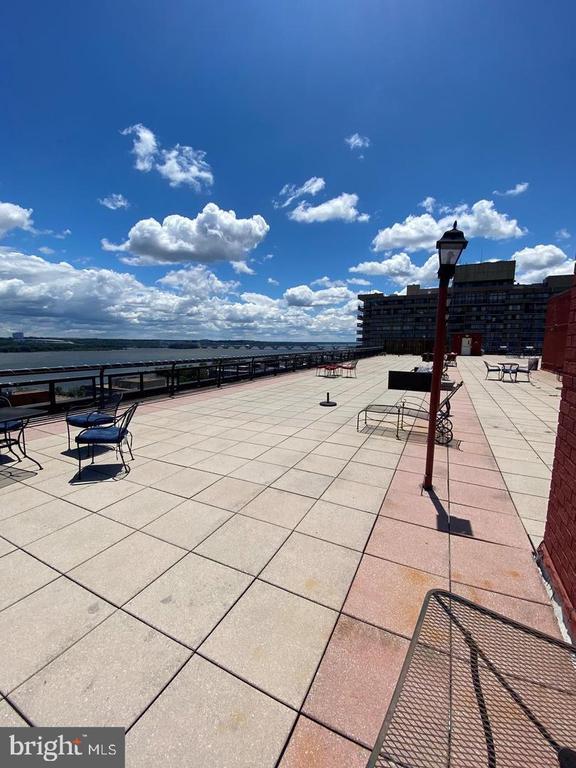 801 N PITT STREET Unit: 220
