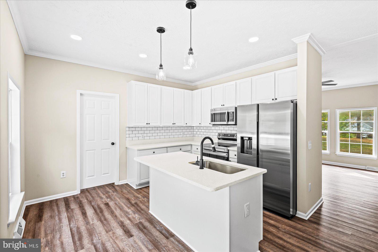 17515 LAKEMONT DRIVE