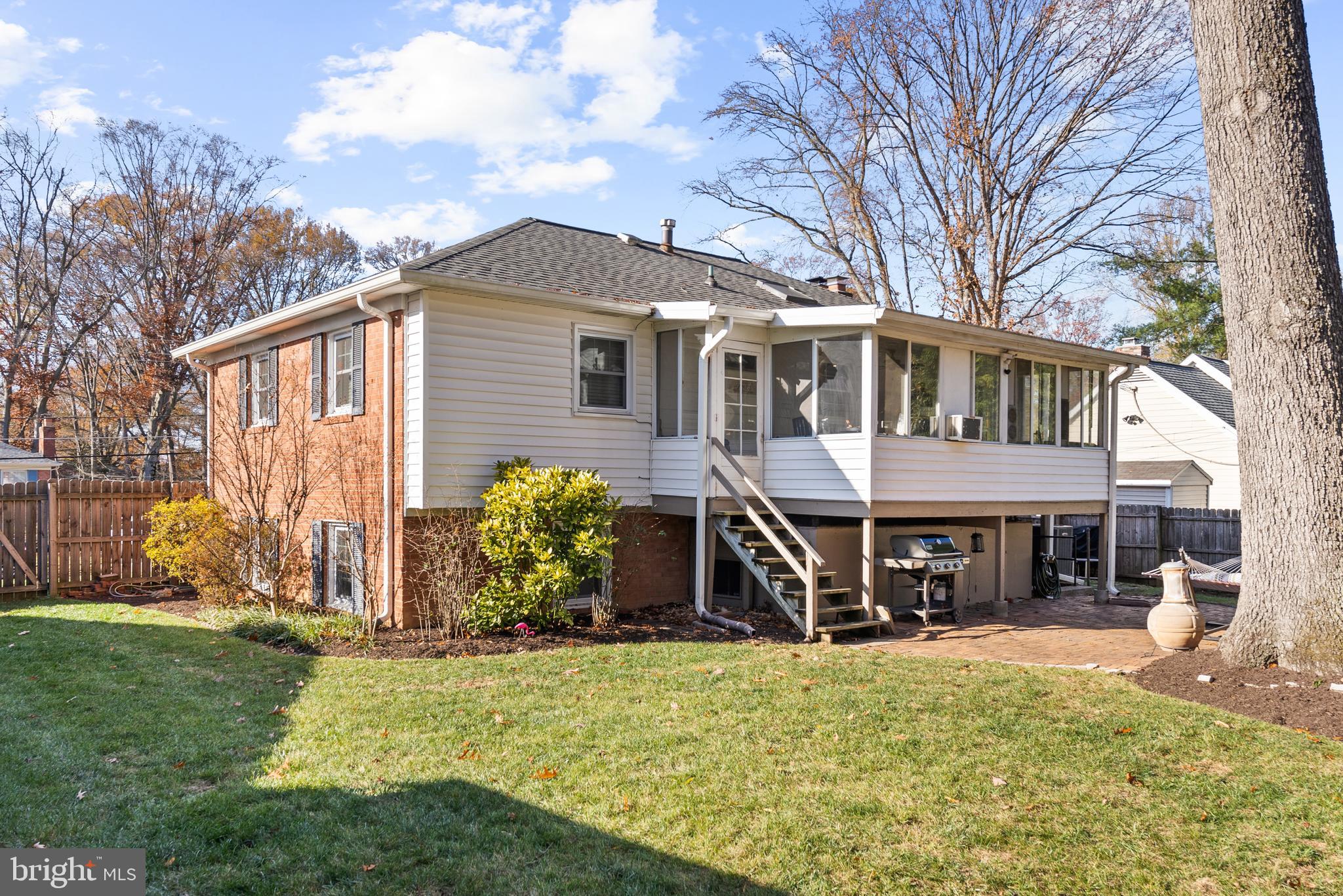 8011 Candlewood Dr