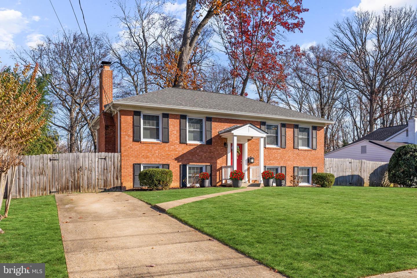 8011 Candlewood Dr