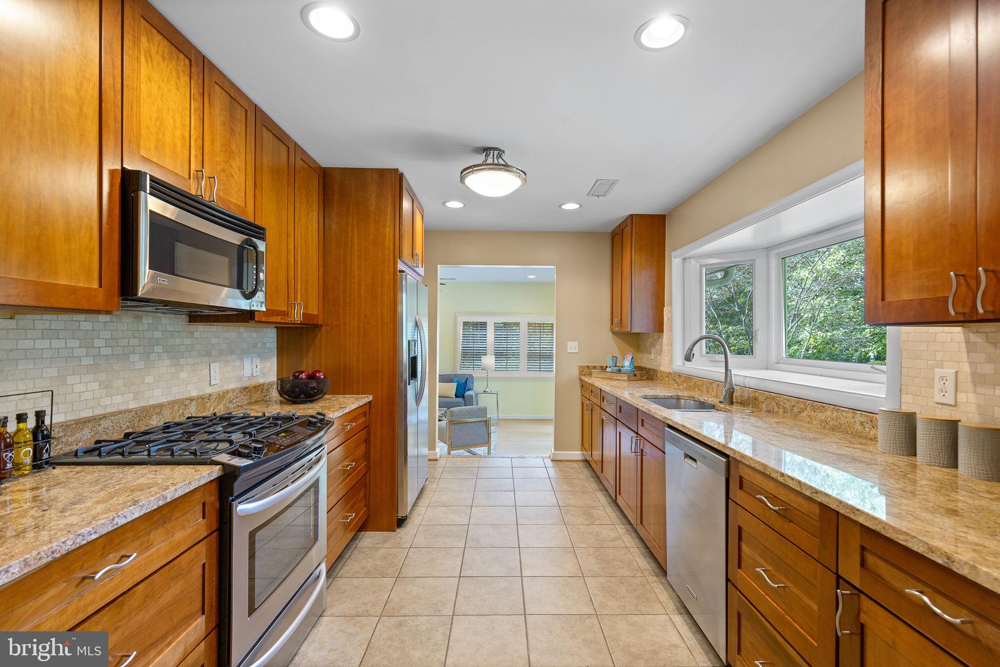 6123 Beachway Dr