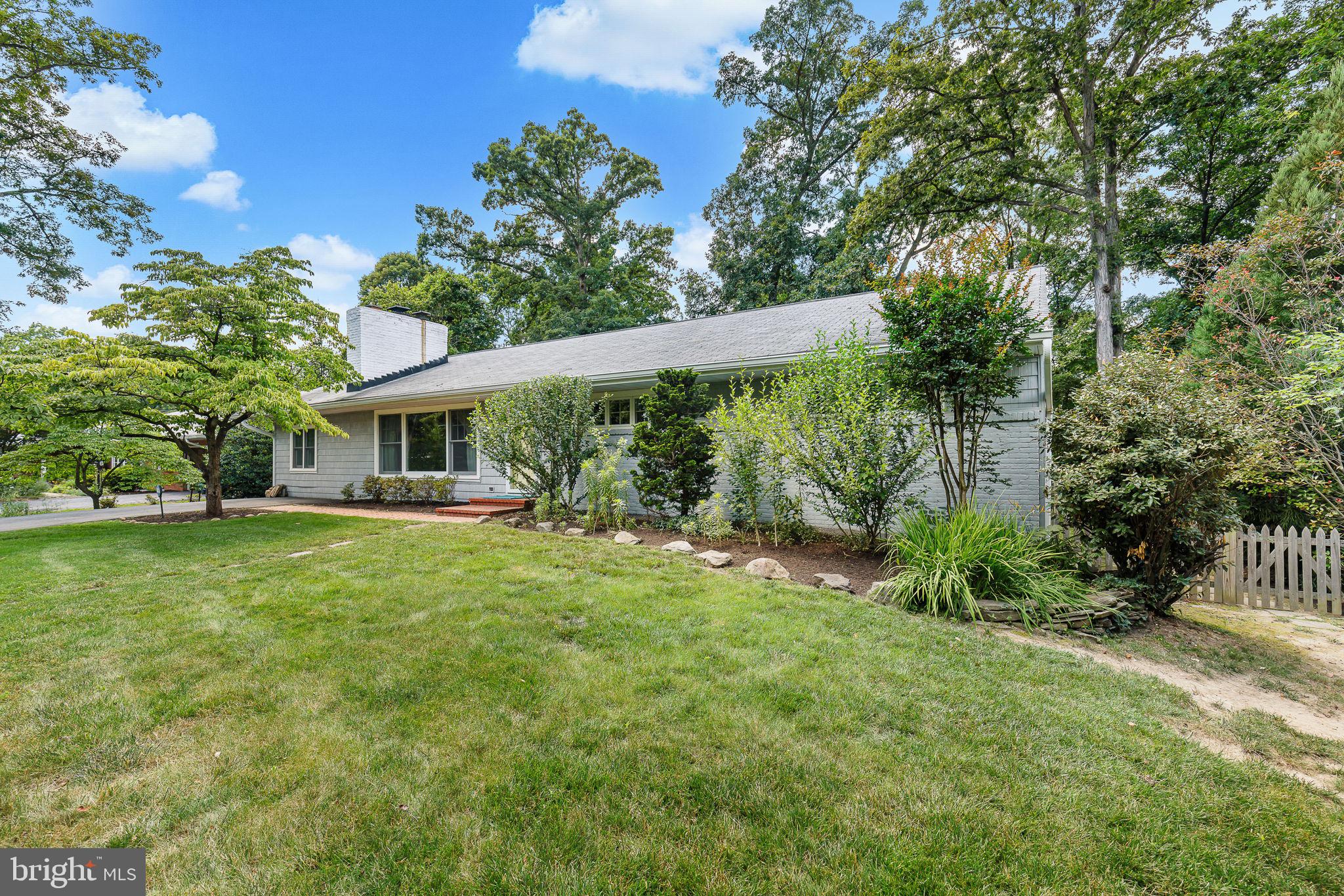 6123 Beachway Dr