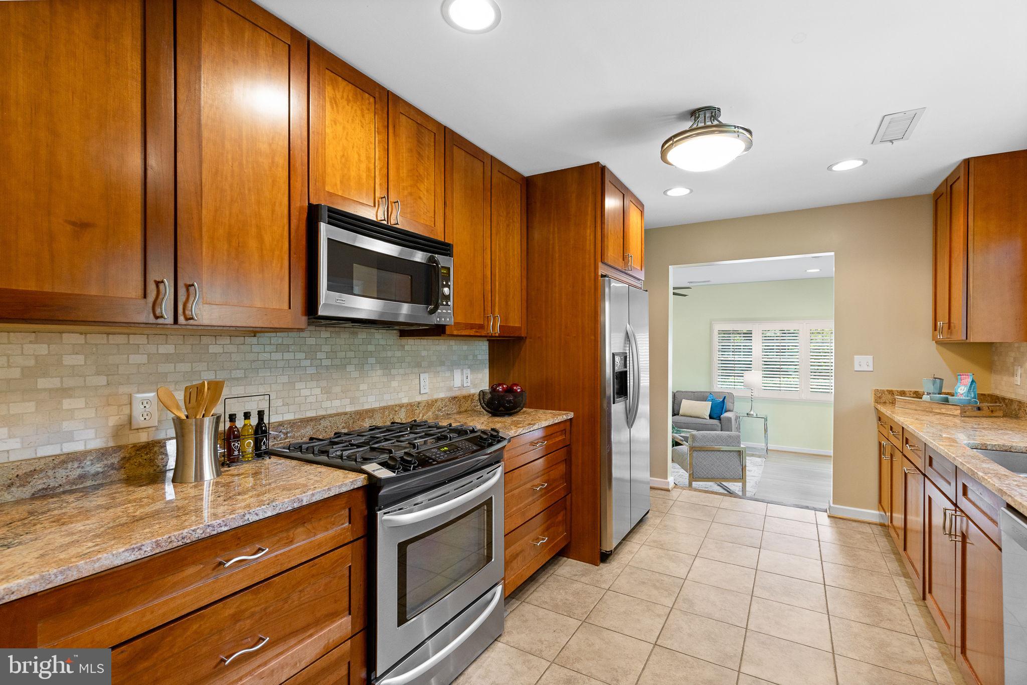 6123 Beachway Dr