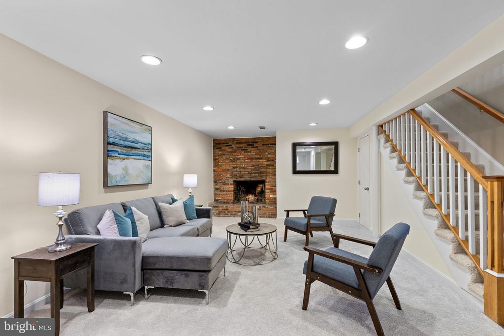 6123 Beachway Dr