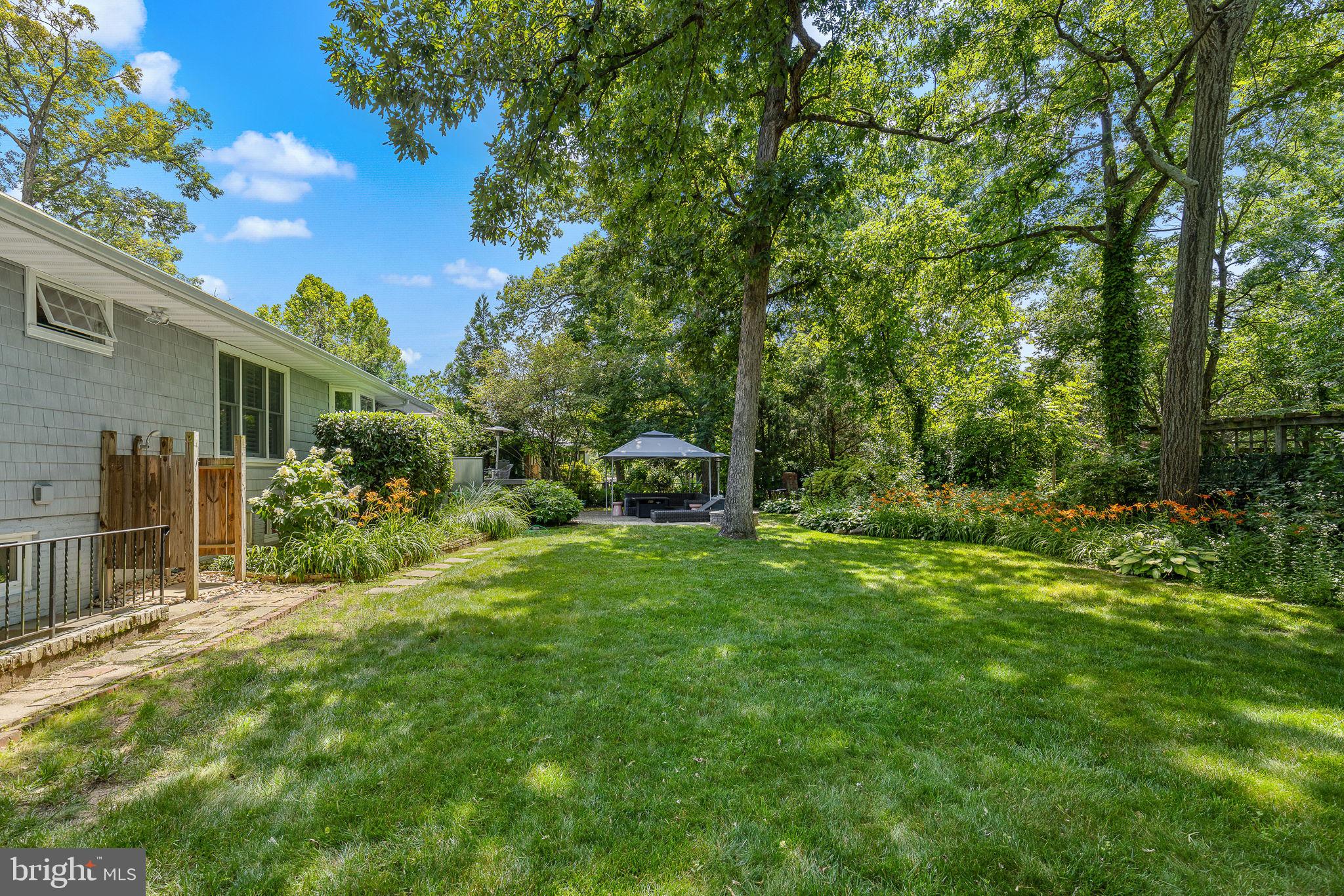 6123 Beachway Dr