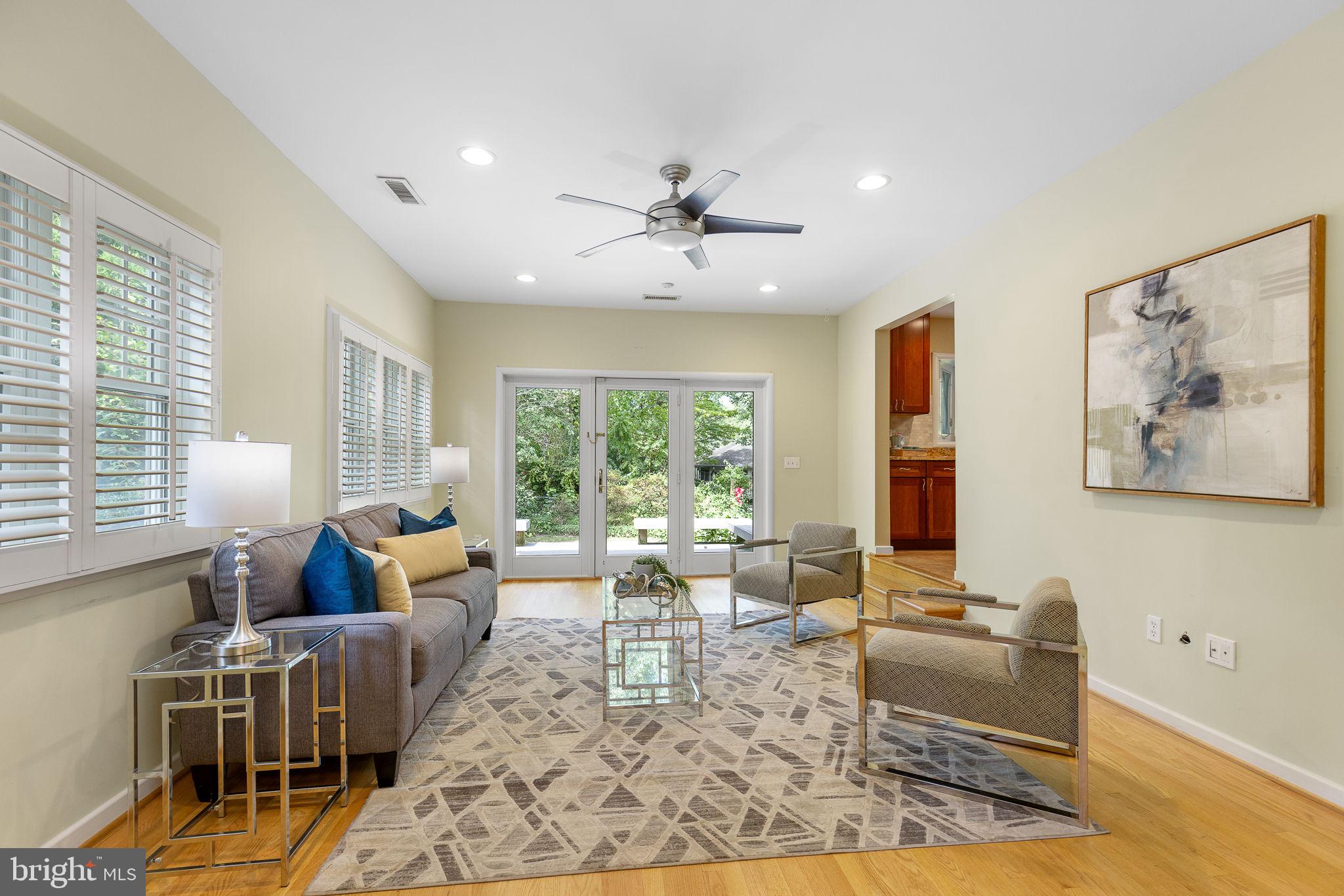 6123 Beachway Dr