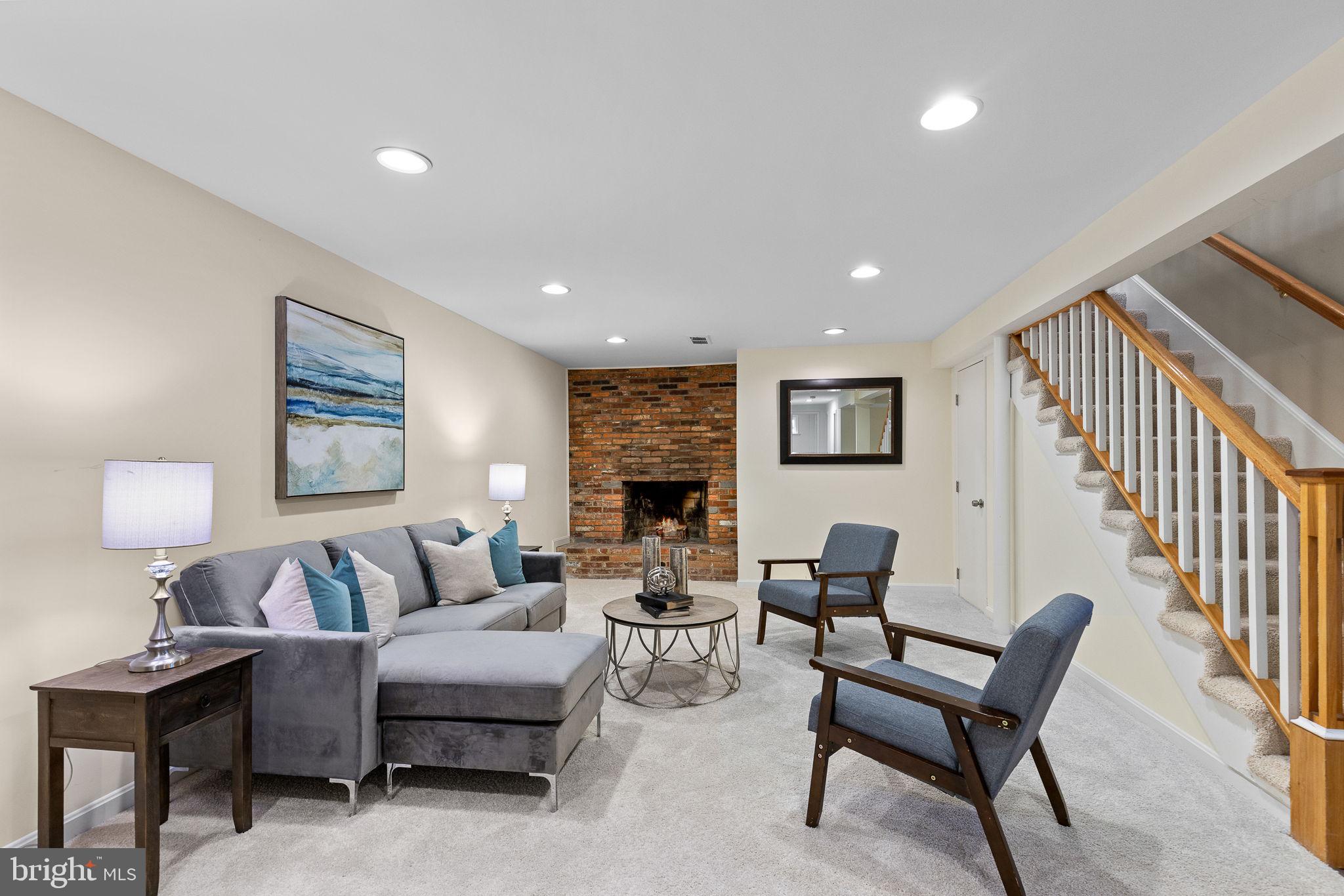 6123 Beachway Dr