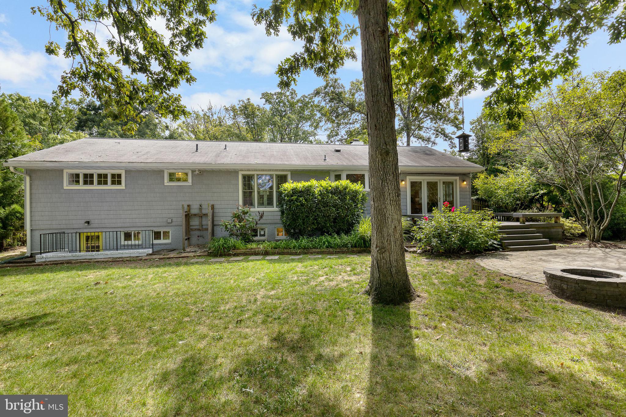 6123 Beachway Dr