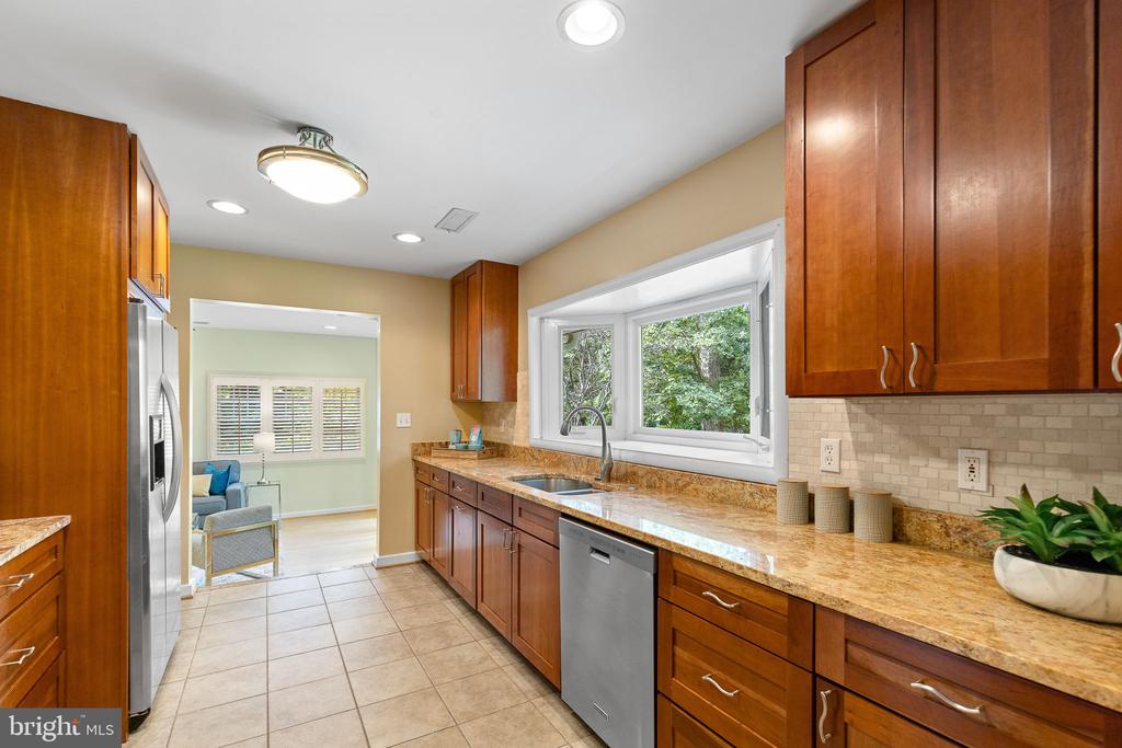 6123 Beachway Dr
