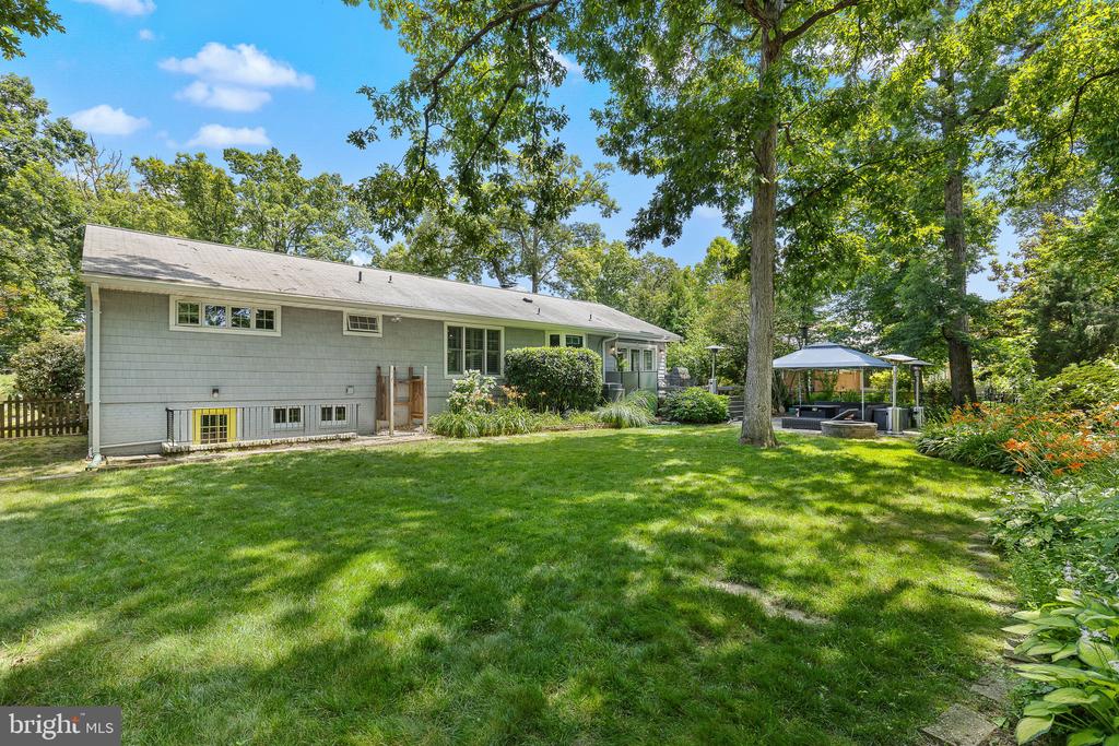 6123 Beachway Dr