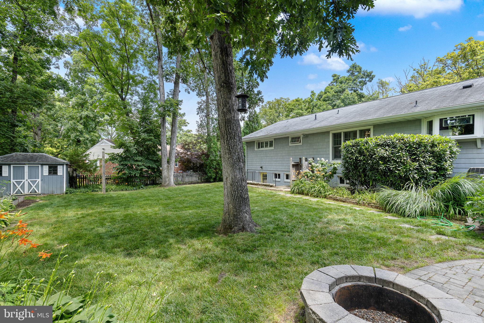 6123 Beachway Dr