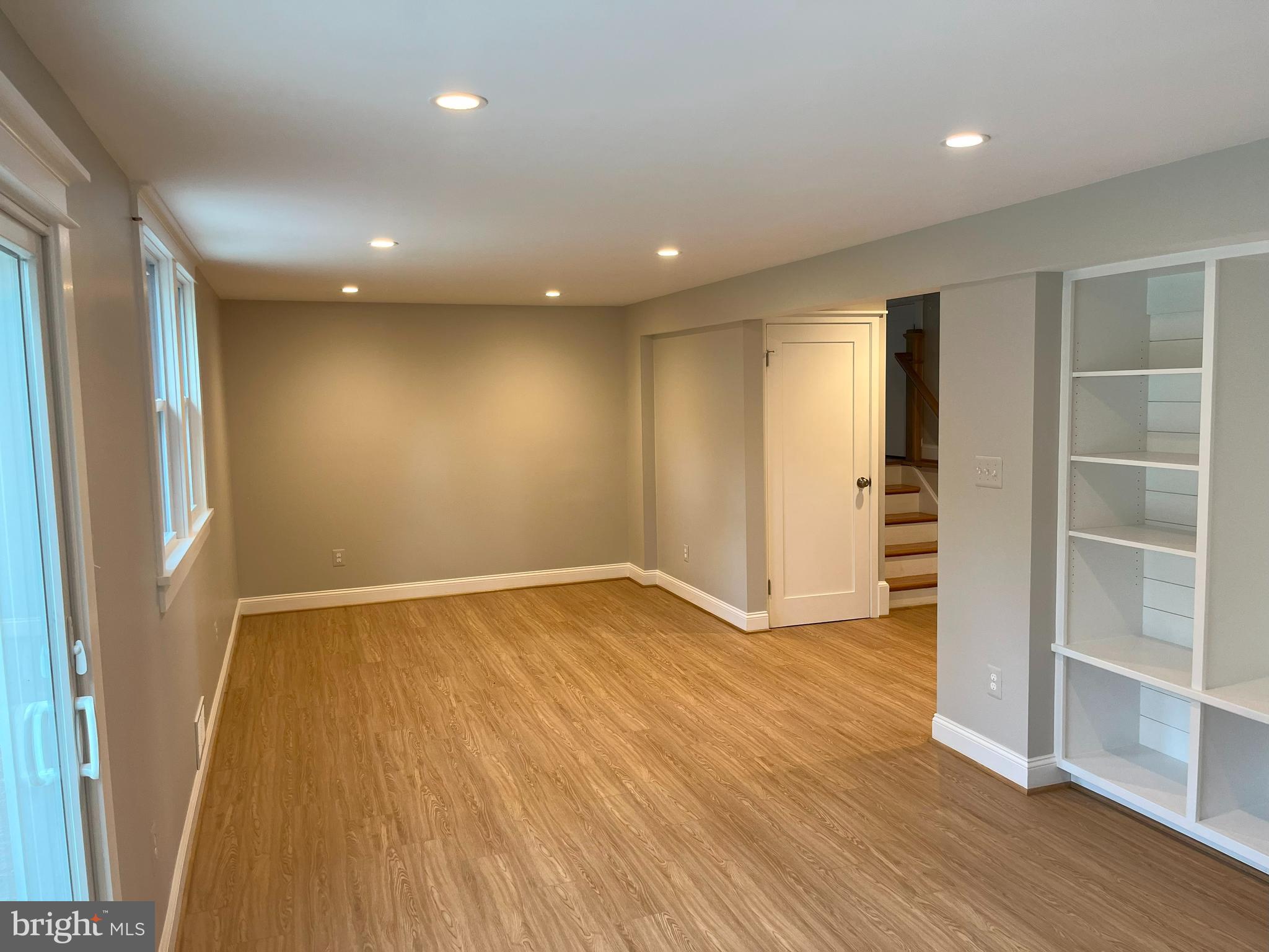 8619 Cushman Pl