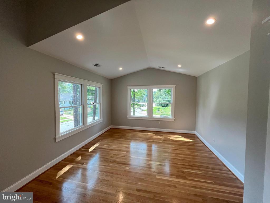 8619 Cushman Pl