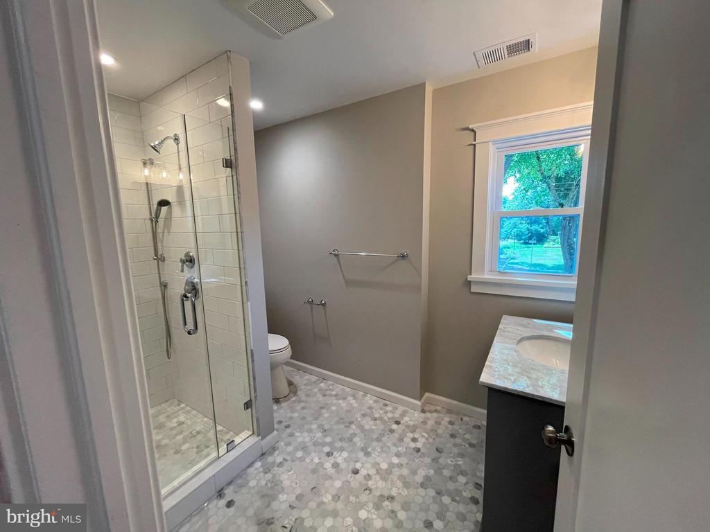 8619 Cushman Pl