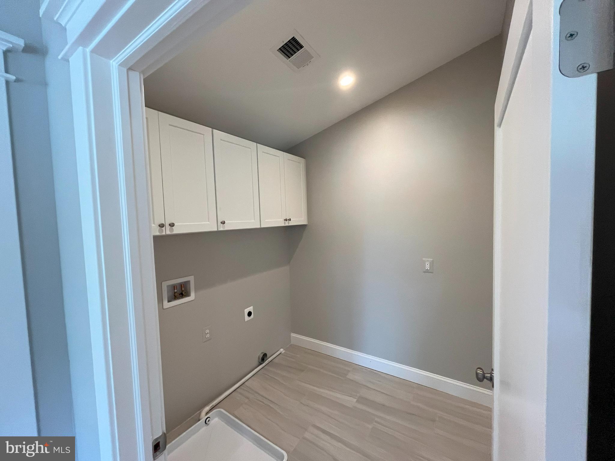 8619 Cushman Pl