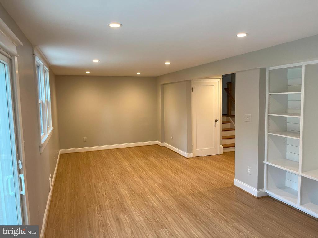8619 Cushman Pl