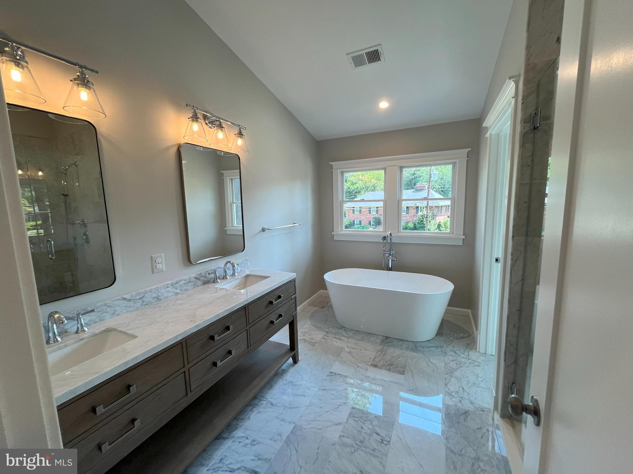 8619 Cushman Pl