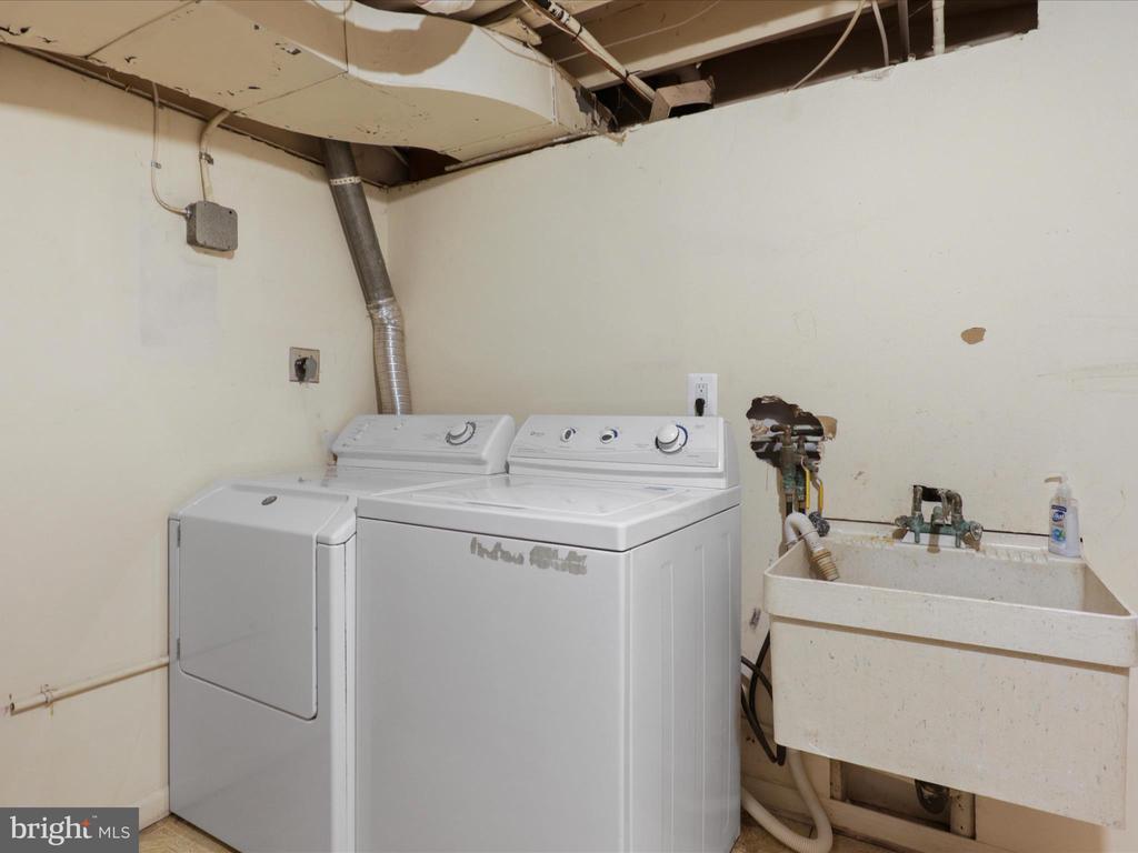 8315 Uxbridge Ct