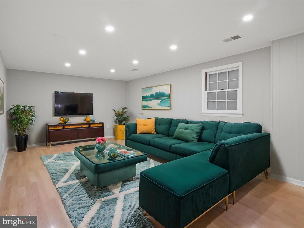 8315 Uxbridge Ct