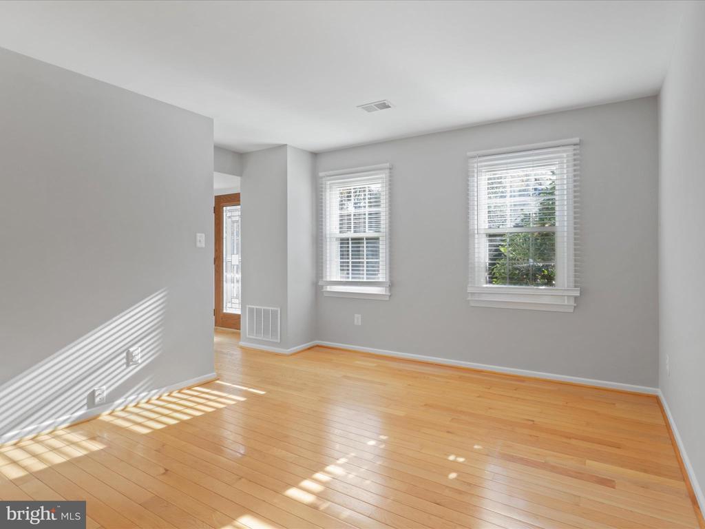 8315 Uxbridge Ct
