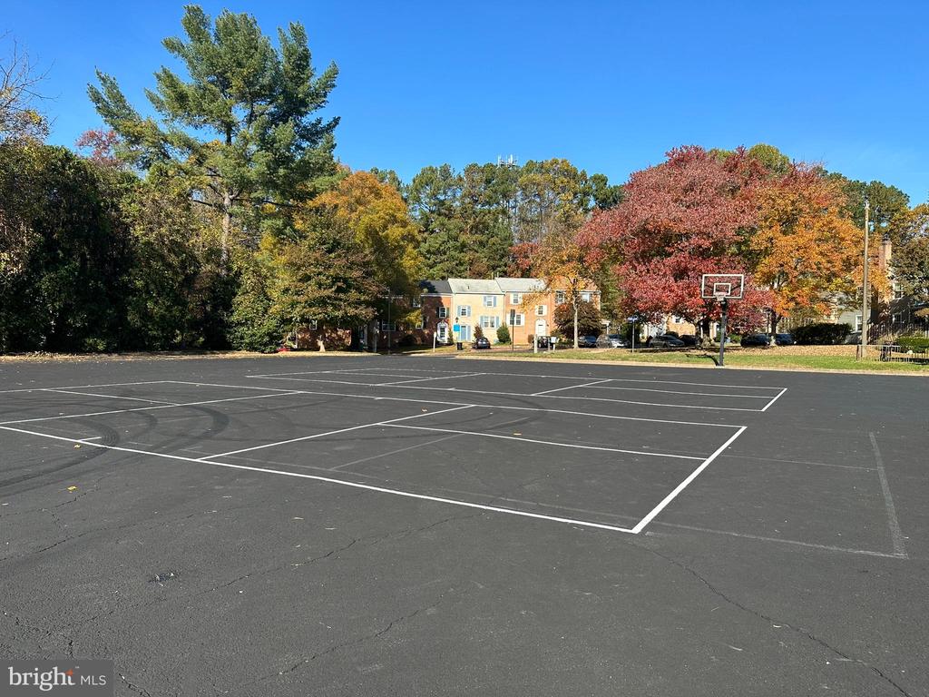 8315 Uxbridge Ct