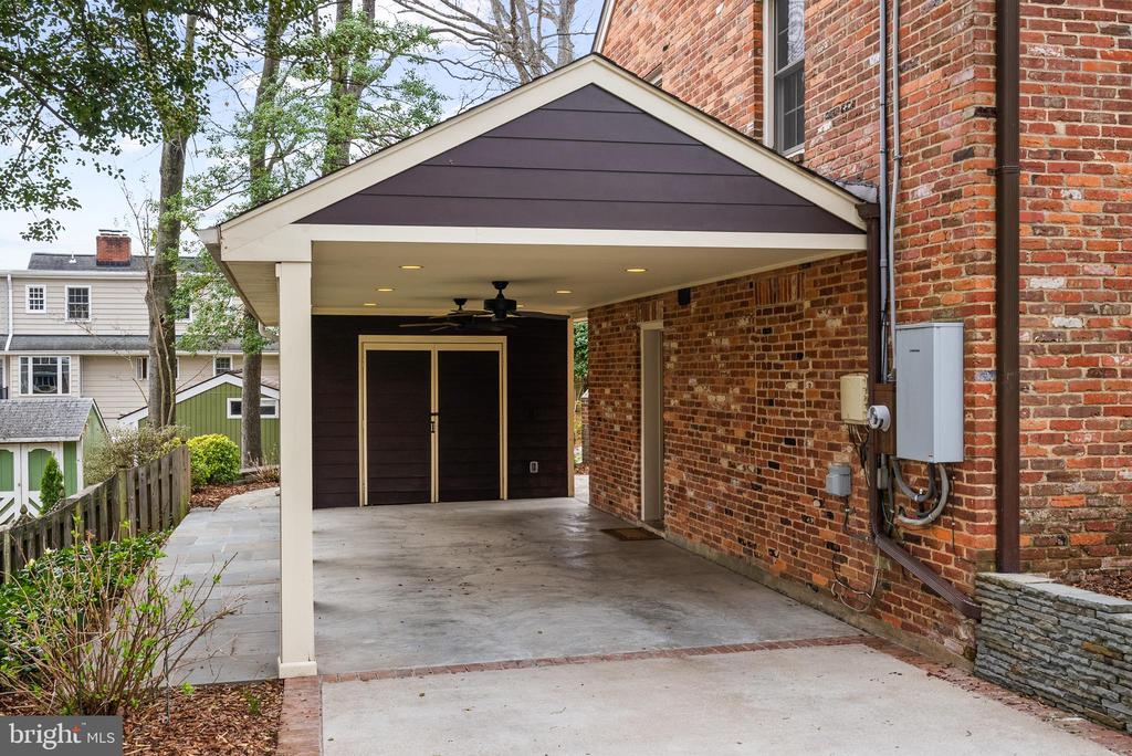 913 Croton Dr