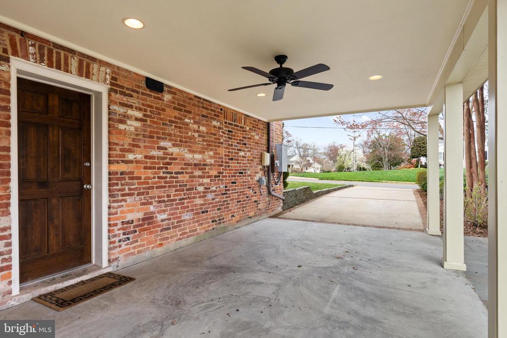 913 Croton Dr
