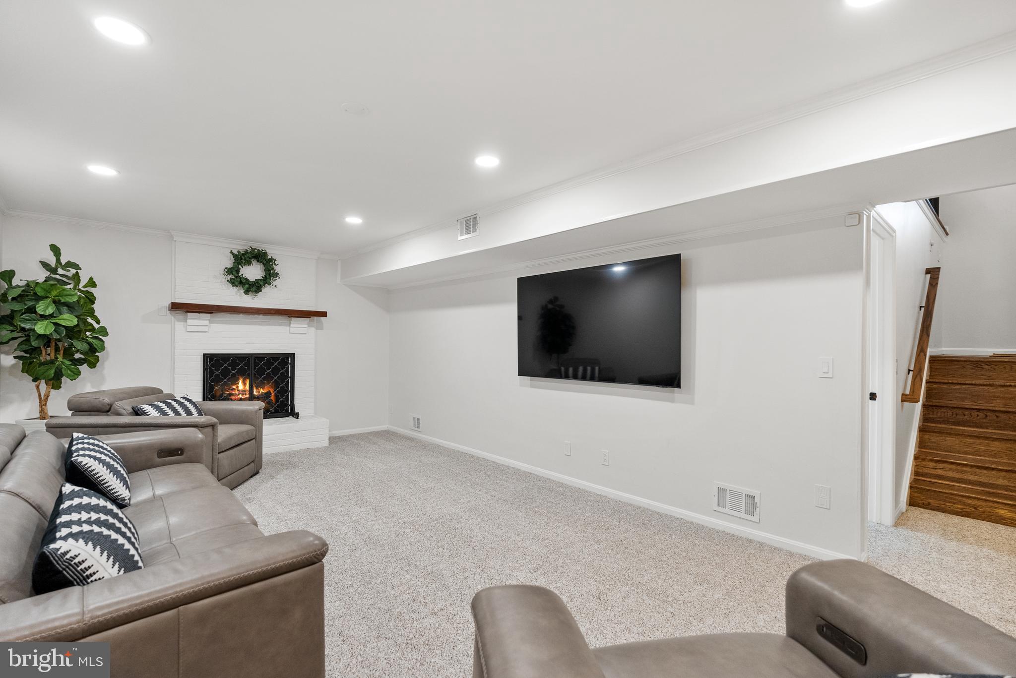 8717 Parry Ln