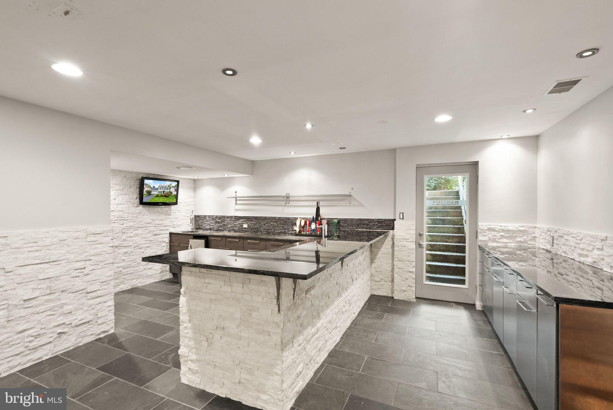 9121 Silver Pointe Way