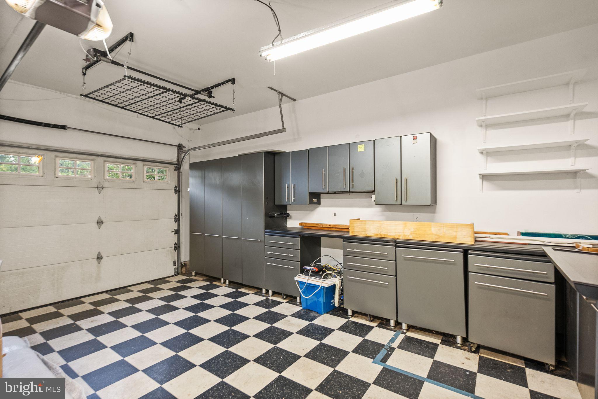 9121 Silver Pointe Way