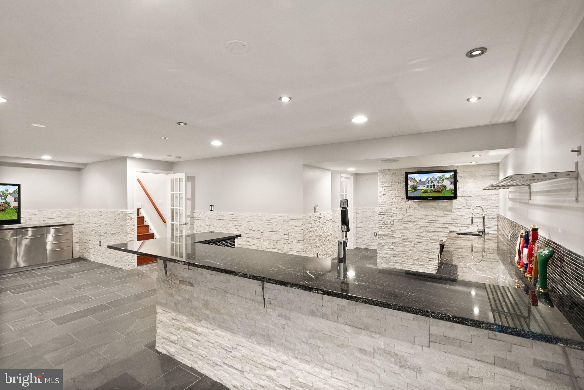 9121 Silver Pointe Way