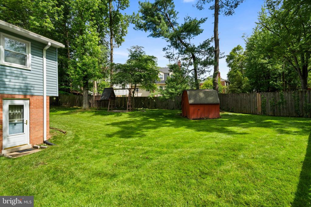 9211 Capricorn Ct