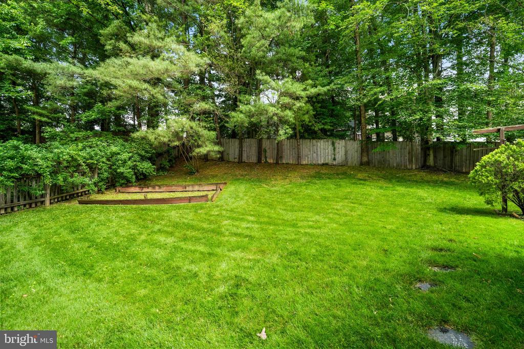 9211 Capricorn Ct