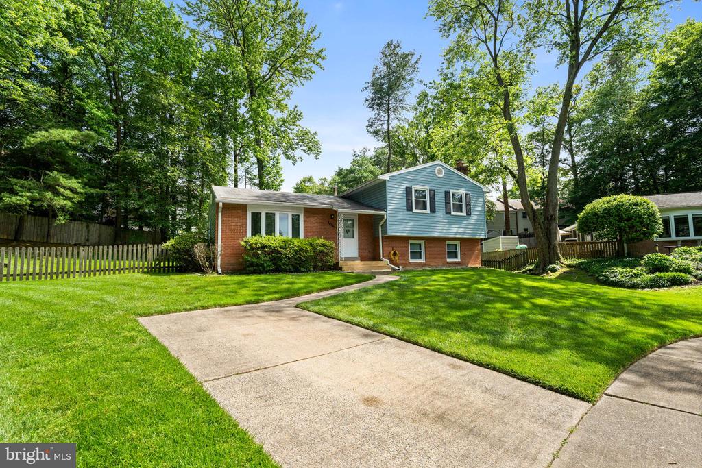 9211 Capricorn Ct