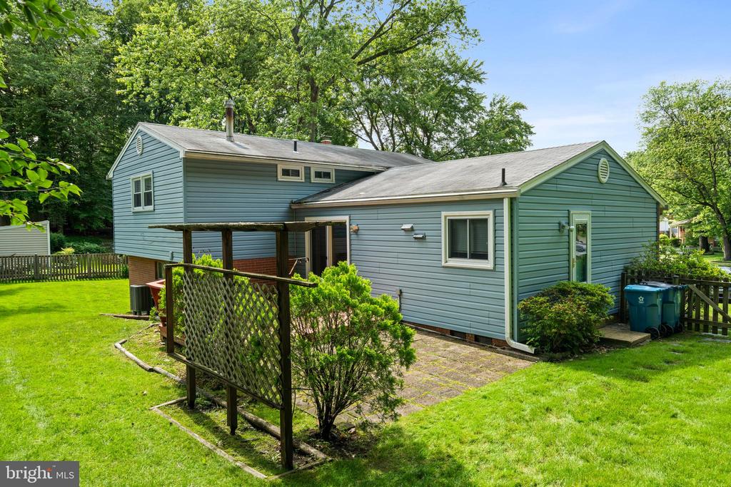 9211 Capricorn Ct