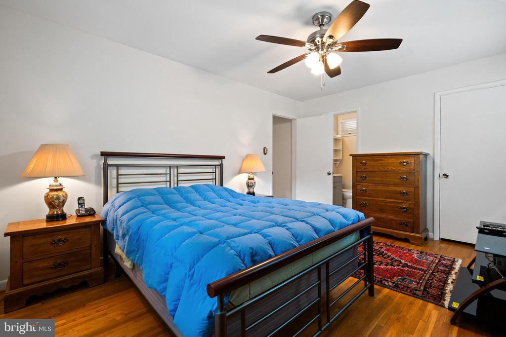 9211 Capricorn Ct